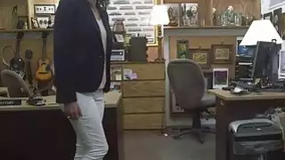 أحصل على فتاة جنسي ساخن في Pawshop