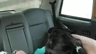 يحصل مسمر سائق ركوب الخيل الهواة طويل من قبل سائق وهمية