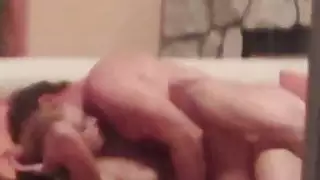 الغش شقراء ضبطت في غرف معيشة على كاميرا التجسس