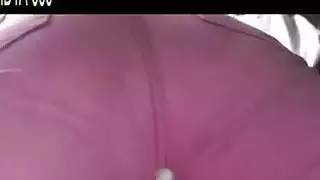 ربة منزل حنق يرتدي السراويل