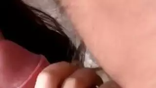 في الحقيقة ، إنها تقضي معظم اليوم تحمل من مخلفاتها