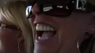 يستخدم الكوجر الأفواه و cunts لارضاء ديك كبيرة