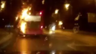 الأبنوس متجرد وقحة مع الأصفاد على يديها مارس الجنس من الصعب من قبل رجل الشرطة