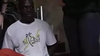 الفاسقات البيضاء مثير ماغي الأخضر وجوسلين يمارسون الجنس الثلاثي الصعب مع عشيق أسود