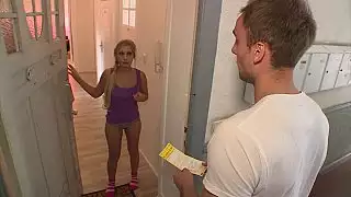 الفتاة غريب المجاور