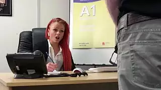 أحمر حار أحمر
