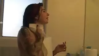 الشرير المشجع جوانا إغاظة لكاميرا