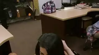 مجنون لاتينا يوافق على يمارس صاحب Pawnshop لمزيد من المال