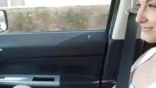 جذاب الهاوي شقراء في سن المراهقة Dani Desire مارس الجنس في ال سيارة