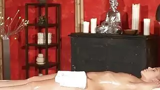 Muscled masseur الاسترخاء يتأهل شقراء