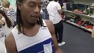 الأبنوس BF بيادق لها فرنك غيني لكسب المزيد من المال