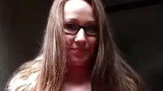 قدم غاي المال لفتاة لممارسة الجنس معه في لوحه