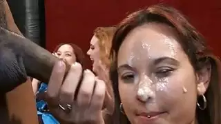 Stirpper هو ترك الكتاكيت سلوتي يشرب صاحب الديك