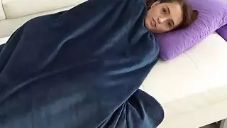 المتمردين في سن المراهقة Brooke بالضباب يحصل على ممارسة الجنس الساخن مع stepdad