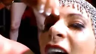 يغطّي [يورو] فوق جمال يغطّي تماما مع ماء ذهبيّة