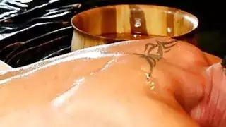 مثير شقراء فاتنة كيرا نيكول ثمل بجد على السرير