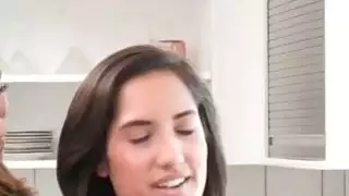 أريئيلا فيريرا تعري Chloe Amour و يلعق لها كس في سن المراهقة حلوة