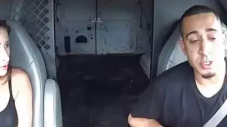 آشلي آدامز titted كبيرة hitchhiker الحصول على العضو التناسلي النسوي لها مفتوحة على مصراعيها من قبل الديك الدهون