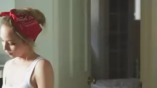 جميل قرنية خادمة انجيل سمولز