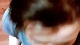 فتاة يعطي اللسان لطيفة