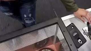 جيسي يحصل على قرنية عندما ترى pawnmans ديك كبيرة