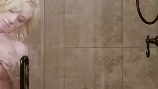 اثنين من مثليه الشقراء المراهقين بيلي و Misty نائب الرئيس معا