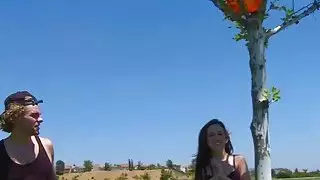 Brunette Trinity Rae يحصل على حار المتشددين اللعنة