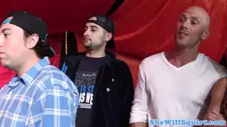 عسل مفلس يتدفق في threeway