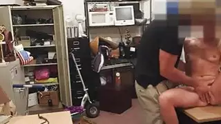شقراء بيمبو حفرها رجل رهينة المتأنق في مرهن