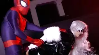 Spidey يواصل فرقعة The Black Cats كس