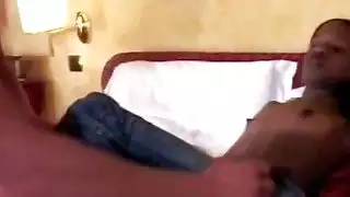 وقحة سوداء يعطي الرأس ويحصل على قصفت في هزلي