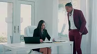 رئيسة العمل