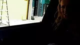 جميل فتاة staci Carr رطب كس مارس الجنس في ال سيارة