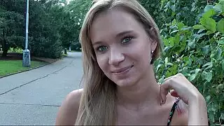 شقراء سخونة الجنس