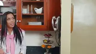 Slutty ابنة سالي بخ يساعد Stepmom الساخنة راشيل ستار نائب الرئيس