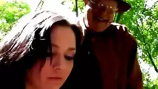 في سن المراهقة يحصل على تسعة وستين مع عشيق القديمة وقصفت