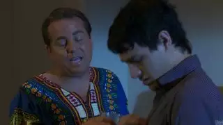 قصة الرجل الذي يمسك صديقته السابقة مع العديد من الرجال