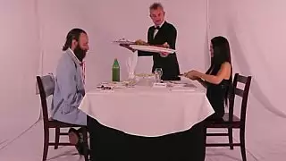 عشاء خاص جدا مع الخراب