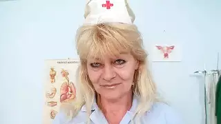 يظهر سيدة شقراء الأشباح قبالة الثدي الطبيعية ومهارات دسار