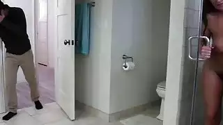 hurt ربة منزل يحصل كس يسر بواسطة قضيب طويل