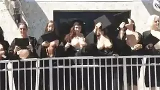 المراهقون السن القانونية غير مطيع على استعداد للابتلاع