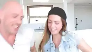 جميلة جينا لي يتلقى نائب الرئيس على وجهه من قبل schlong ضخمة