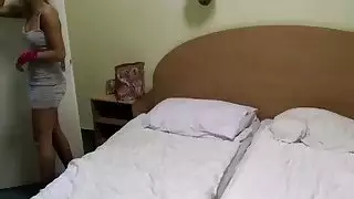 زوجان شهوانيان يمارسان جلسة محمومة وامتصاص