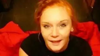 في سن المراهقة الهواة اللسان والوجه