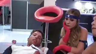 فاتنة الساخنة الحصول على الديك وخدعتهم أو علاج لعيد الهالوين