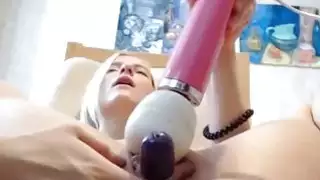 في سن المراهقة الشقراء يحتاج لك لتشغيل لعبة ACESQUIRT إلى SQUIRT