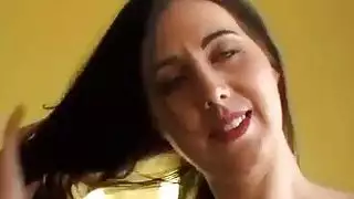 فتاة ساخنة متنكرين و استمناء