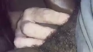 الحصول على امتص الديك الأسود من قبل الجبهة البيضاء في السيارة