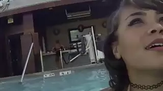 مثليات كيشا رمادي وكاسيدي البنوك لعق كس على الكاميرا