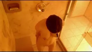 الرغبة المستمرة للتجسس على أختي